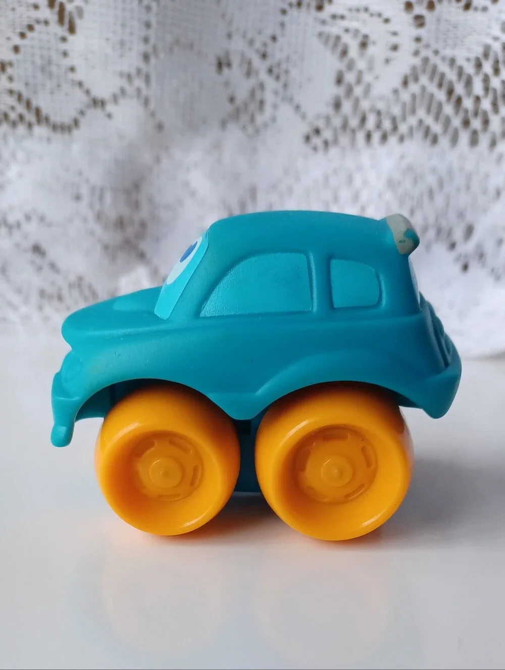 (2) PLAYSKOOL/TONKA/HASBRO WHEEL PALS CHUCK & FRIENDS GREEN RACER & BLUE CAR
